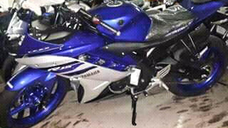 2016-Yamaha-R15-racing-blue-spied-in-Indonesia.jpg