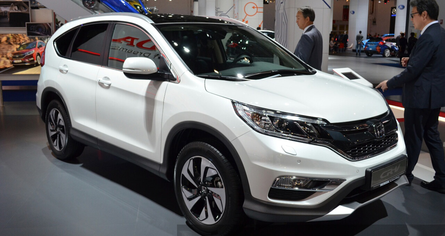 Honda-CR-V-facelift-front-three-quarters-1-at-2015-Frankfurt-Motor-Show.jpg