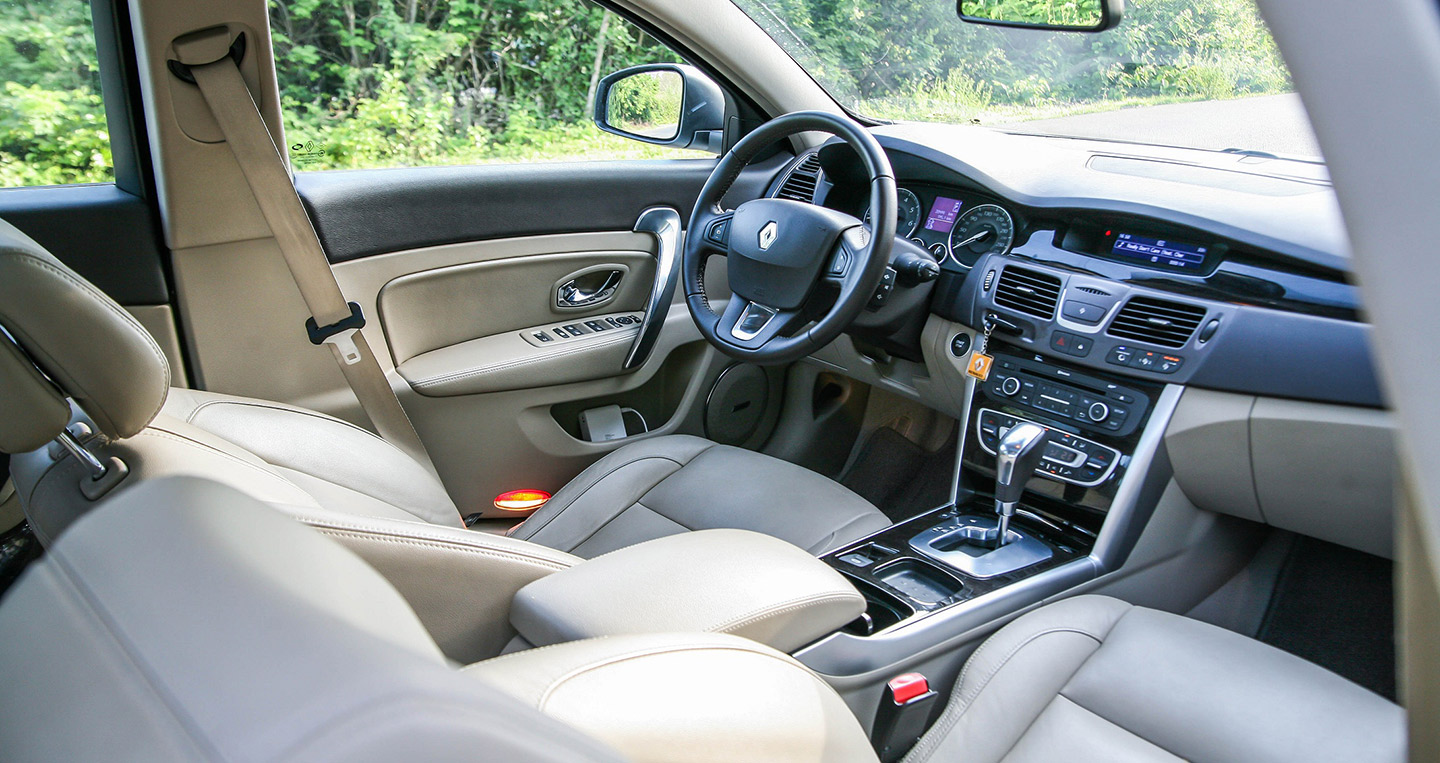 Renault-Latitude-(1).jpg