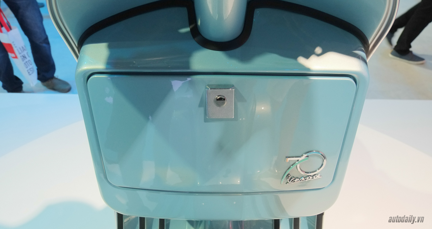 Xem thêm ảnh phiên bản kỷ niệm 70 năm Vespa 125 Vespa_PX_70th (14).jpg
