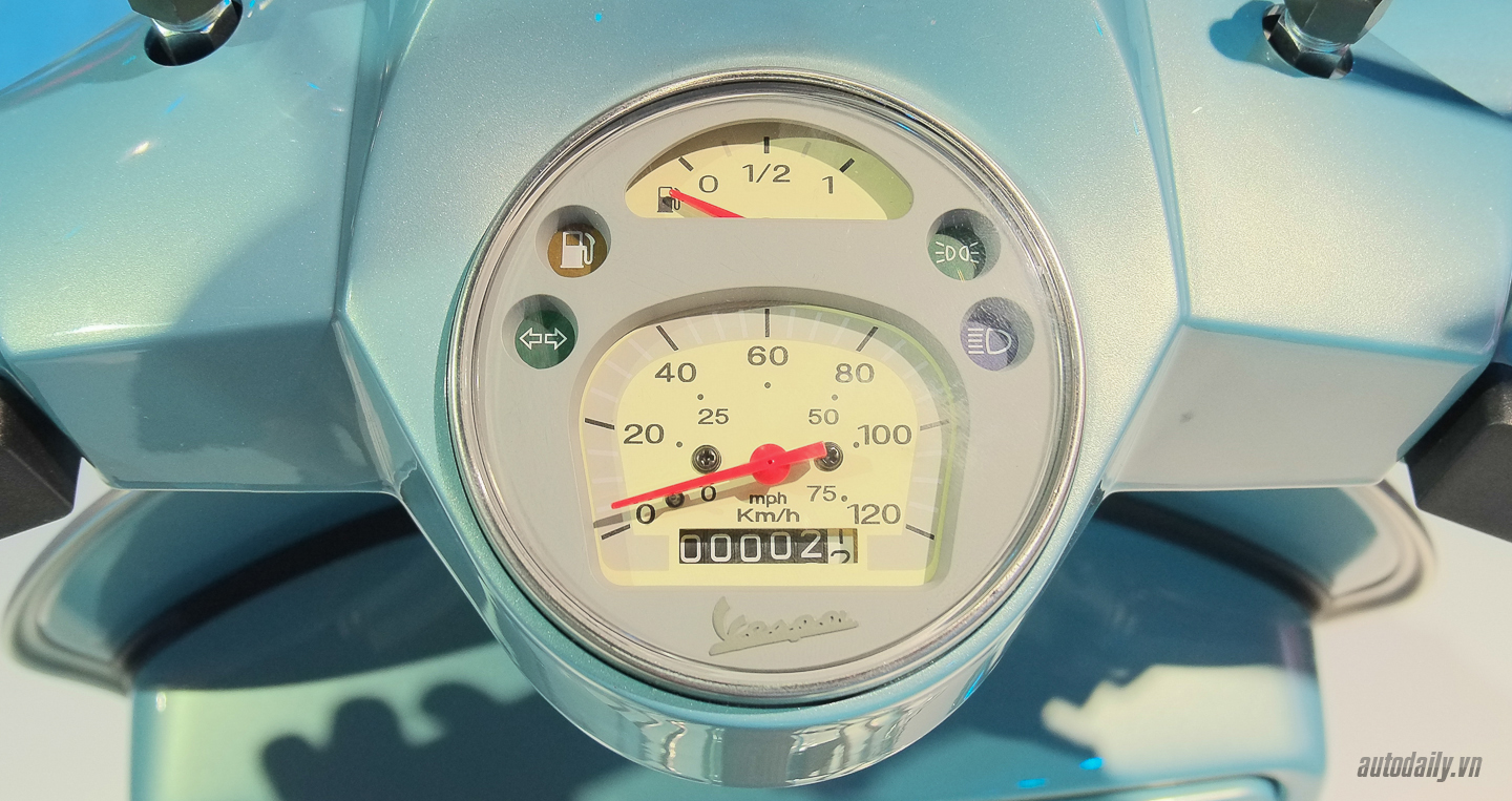Xem thêm ảnh phiên bản kỷ niệm 70 năm Vespa 125 Vespa_PX_70th (15).jpg