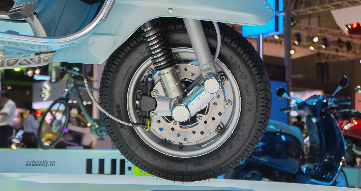 Xem thêm ảnh phiên bản kỷ niệm 70 năm Vespa 125 Vespa_PX_70th (4).jpg