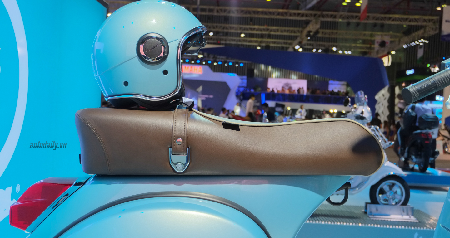 Xem thêm ảnh phiên bản kỷ niệm 70 năm Vespa 125 Vespa_PX_70th (6).jpg