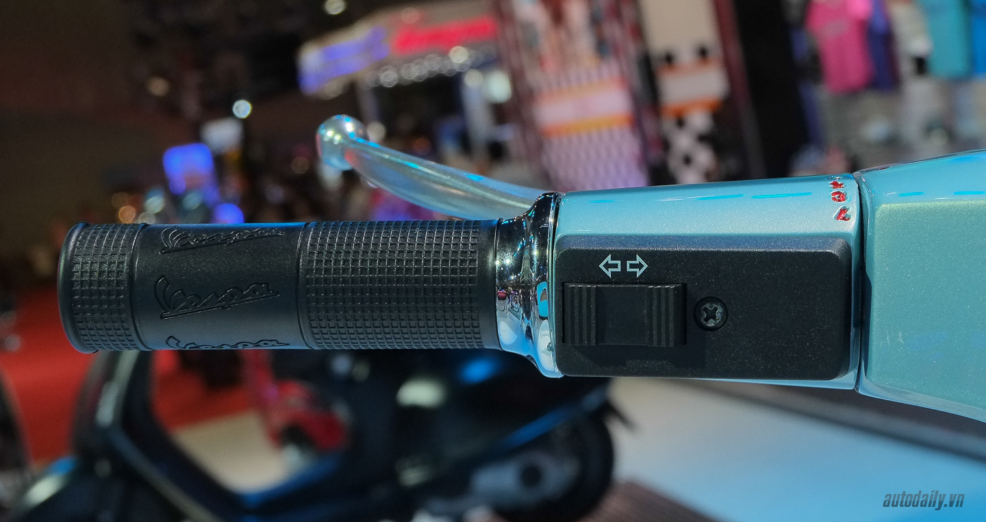 Xem thêm ảnh phiên bản kỷ niệm 70 năm Vespa 125 Vespa_PX_70th (7).jpg