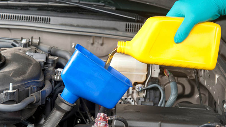 Có nên thay dầu máy ôtô sớm hơn quy định?