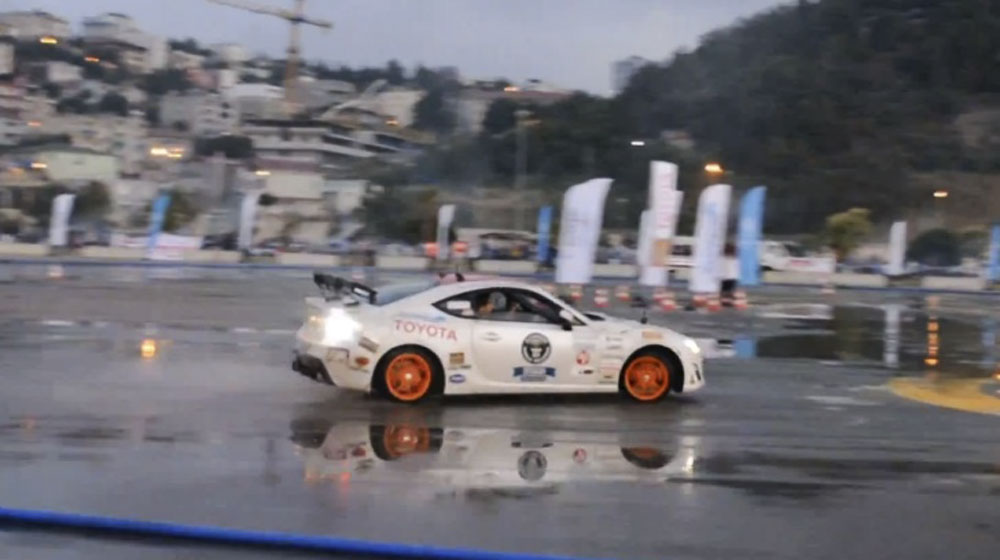 Toyota GT 86 phá vỡ kỷ lục drift dài nhất