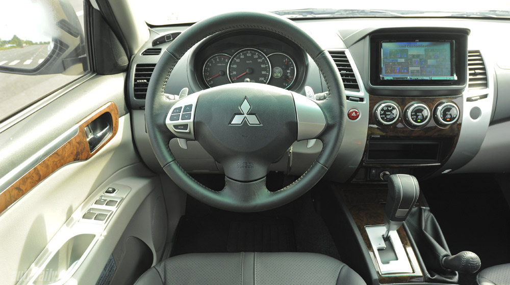 Ảnh chi tiết Mitsubishi Pajero Sport AT 4x4 2014