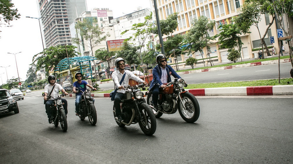 Hàng trăm "quý ông" cưỡi môtô trên đường phố Sài Gòn