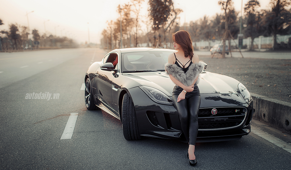 Jaguar F-type R Coupe bên người đẹp Hà Thành