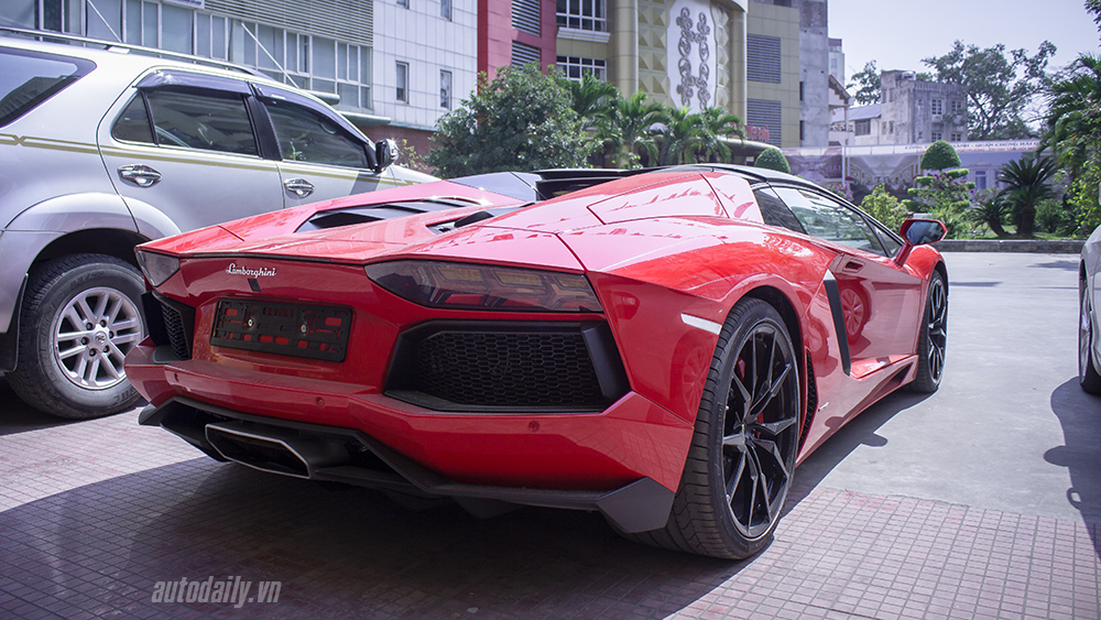 Lamborghini Aventador Roadster dạo phố Hải Phòng