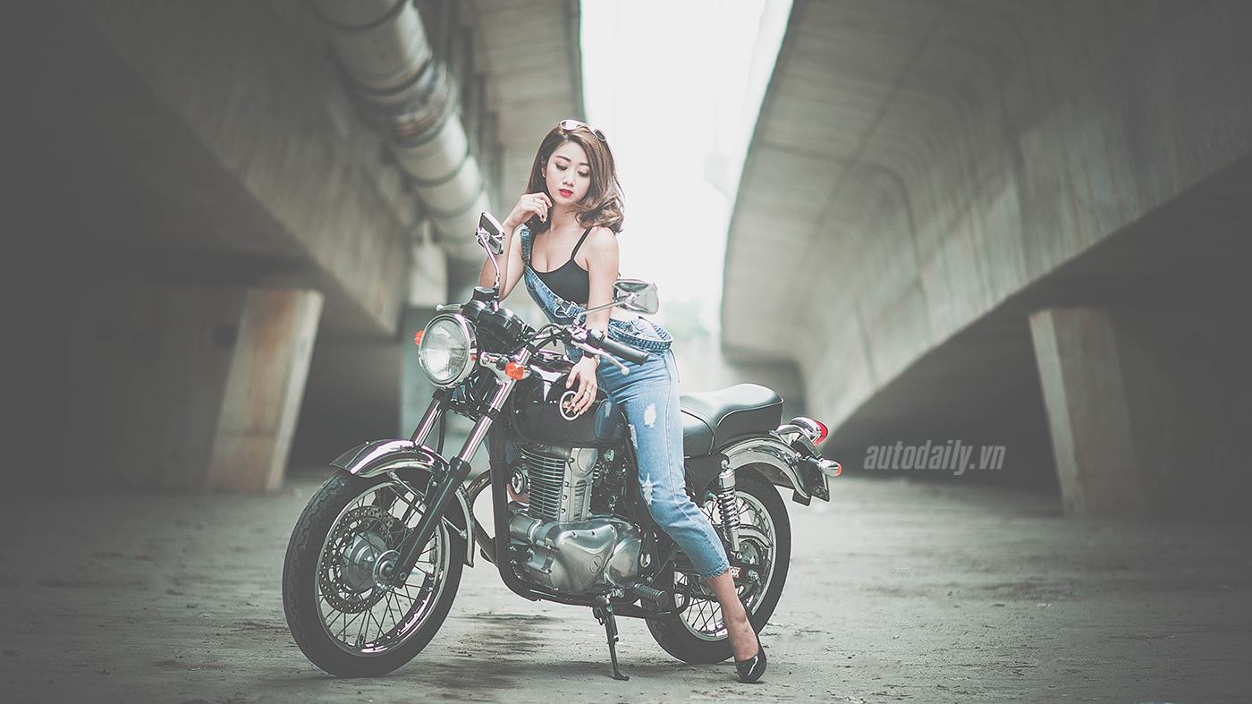 Thiếu nữ Hà Thành quyến rũ bên Kawasaki Estrella 250