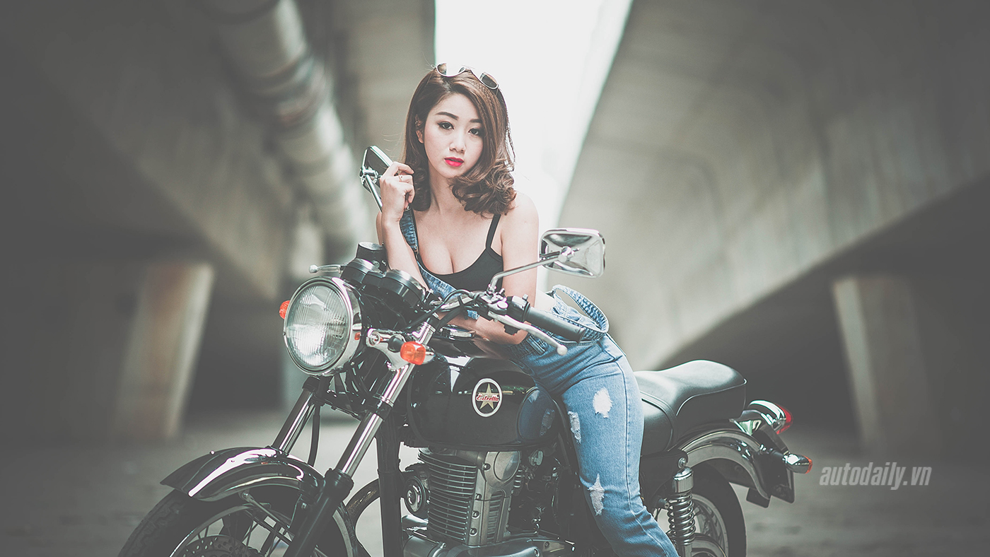 Thiếu nữ Hà Thành quyến rũ bên Kawasaki Estrella 250